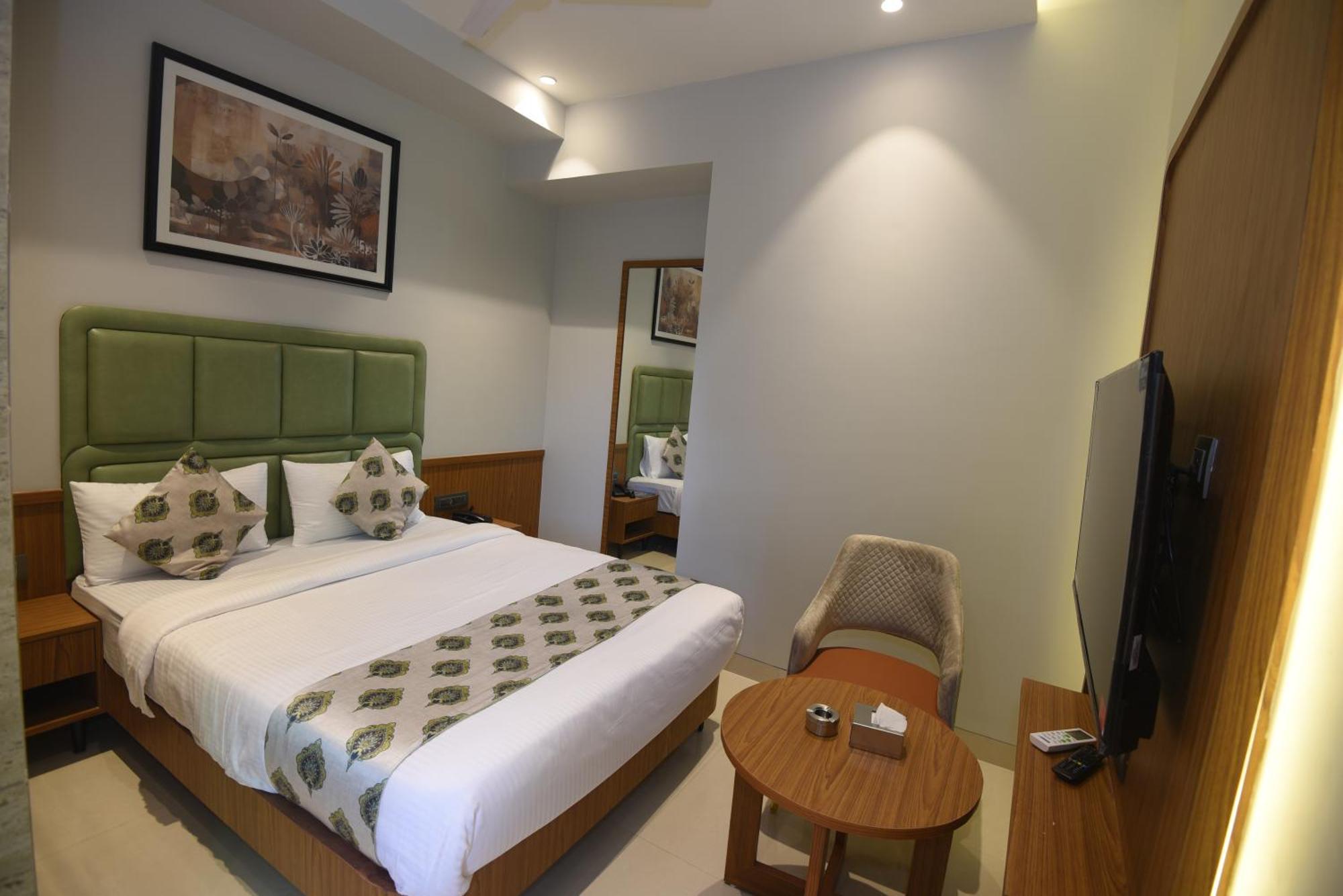 Vishnu Krupa Executive Rooms Virār エクステリア 写真