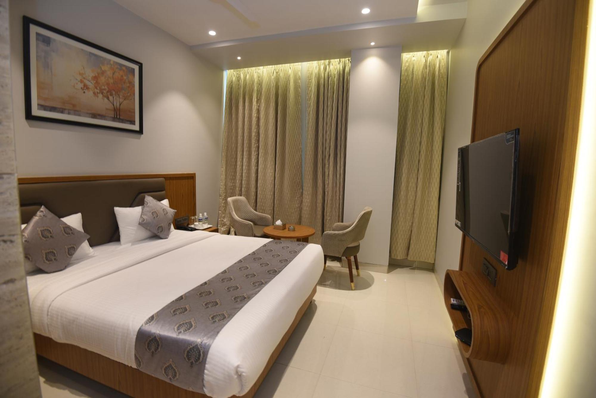 Vishnu Krupa Executive Rooms Virār エクステリア 写真