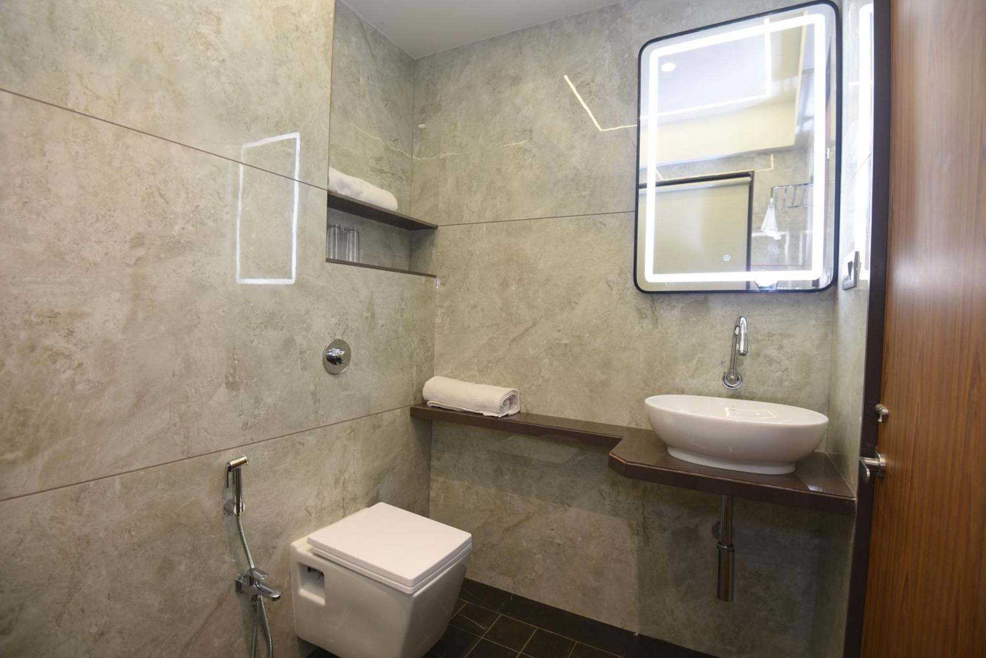 Vishnu Krupa Executive Rooms Virār エクステリア 写真